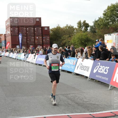 03.10.2025 - Köhlbrandbrückenlauf Yannick Fuchs http://msf.ph/oto/8983920 03.10.2025 16:07:54 Ziel 7085, 7335, 7494, 7713, 8824, 9096, 9543 meine-sportfotos.de