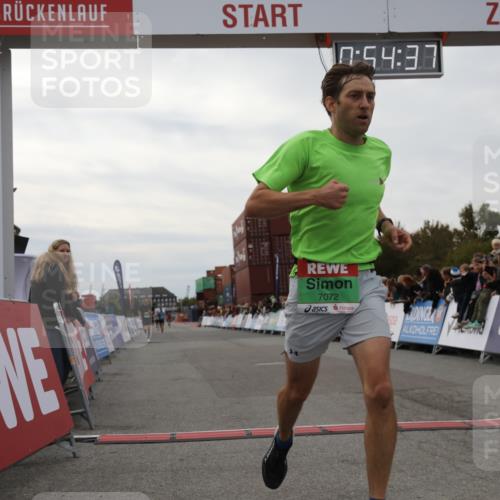 03.10.2025 - Köhlbrandbrückenlauf Yannick Fuchs http://msf.ph/oto/8983922 03.10.2025 15:54:35 Ziel 7026, 7072 meine-sportfotos.de
