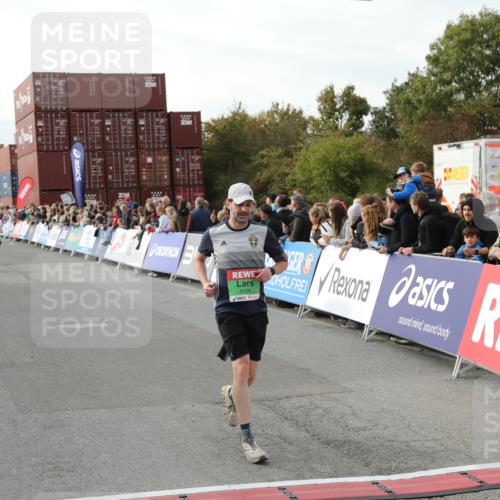 03.10.2025 - Köhlbrandbrückenlauf Yannick Fuchs http://msf.ph/oto/8983923 03.10.2025 16:07:54 Ziel 7085, 7335, 7494, 7713, 8824, 9096, 9543 meine-sportfotos.de
