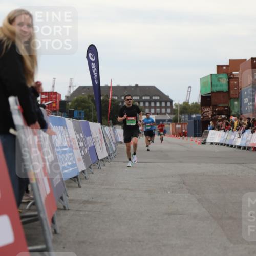 03.10.2025 - Köhlbrandbrückenlauf Yannick Fuchs http://msf.ph/oto/8983926 03.10.2025 15:54:36 Ziel 7026, 7072 meine-sportfotos.de