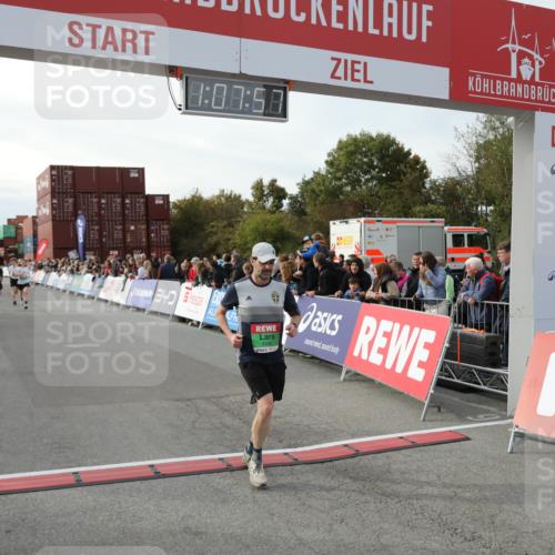 03.10.2025 - Köhlbrandbrückenlauf Yannick Fuchs http://msf.ph/oto/8983931 03.10.2025 16:07:55 Ziel 7085, 7335, 7494, 7713, 8824, 9096, 9543 meine-sportfotos.de