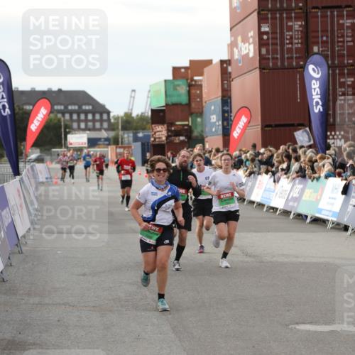 03.10.2025 - Köhlbrandbrückenlauf Yannick Fuchs http://msf.ph/oto/8983937 03.10.2025 16:07:56 Ziel 7085, 7335, 7494, 7713, 8824, 9096, 9543 meine-sportfotos.de