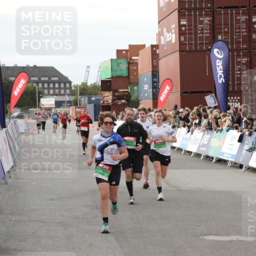 03.10.2025 - Köhlbrandbrückenlauf Yannick Fuchs http://msf.ph/oto/8983939 03.10.2025 16:07:56 Ziel 7085, 7335, 7494, 7713, 8824, 9096, 9543 meine-sportfotos.de