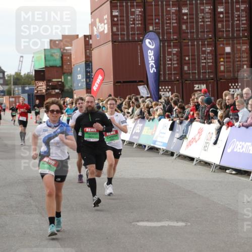 03.10.2025 - Köhlbrandbrückenlauf Yannick Fuchs http://msf.ph/oto/8983947 03.10.2025 16:07:57 Ziel 7085, 7335, 7494, 7713, 8824, 9096, 9543 meine-sportfotos.de