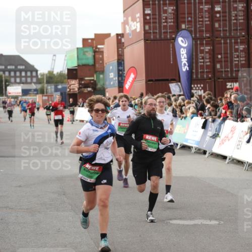 03.10.2025 - Köhlbrandbrückenlauf Yannick Fuchs http://msf.ph/oto/8983951 03.10.2025 16:07:57 Ziel 7085, 7335, 7494, 7713, 8824, 9096, 9543 meine-sportfotos.de