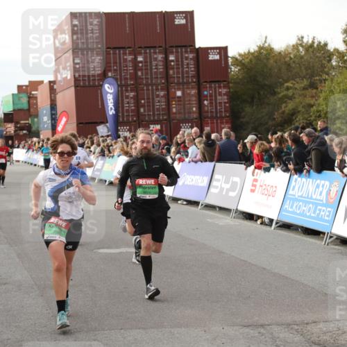 03.10.2025 - Köhlbrandbrückenlauf Yannick Fuchs http://msf.ph/oto/8983960 03.10.2025 16:07:58 Ziel 7085, 7335, 7494, 8824, 9072, 9096, 9543 meine-sportfotos.de