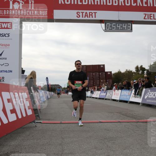 03.10.2025 - Köhlbrandbrückenlauf Yannick Fuchs http://msf.ph/oto/8983961 03.10.2025 15:54:41 Ziel 7026, 7068 meine-sportfotos.de