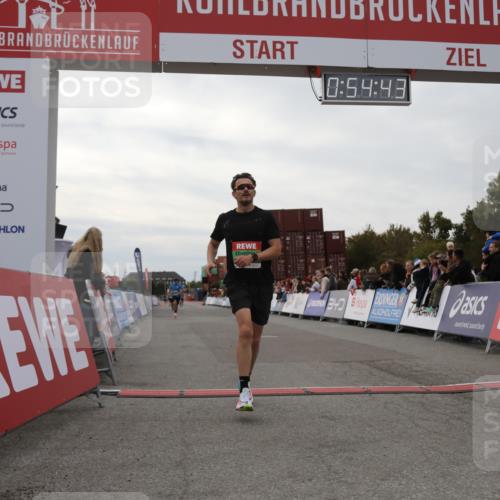 03.10.2025 - Köhlbrandbrückenlauf Yannick Fuchs http://msf.ph/oto/8983963 03.10.2025 15:54:41 Ziel 7026, 7068 meine-sportfotos.de