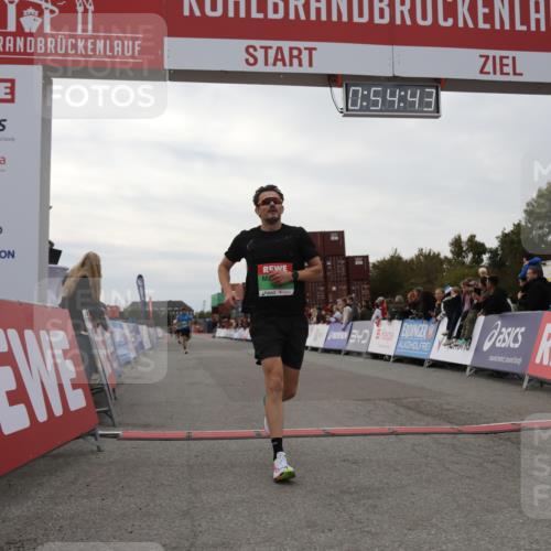 03.10.2025 - Köhlbrandbrückenlauf Yannick Fuchs http://msf.ph/oto/8983964 03.10.2025 15:54:41 Ziel 7026, 7068 meine-sportfotos.de