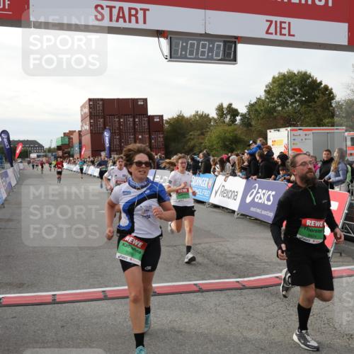 03.10.2025 - Köhlbrandbrückenlauf Yannick Fuchs http://msf.ph/oto/8983972 03.10.2025 16:07:59 Ziel 7085, 7319, 7335, 7494, 8824, 9072, 9543 meine-sportfotos.de