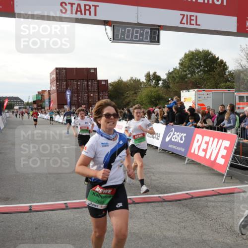 03.10.2025 - Köhlbrandbrückenlauf Yannick Fuchs http://msf.ph/oto/8983977 03.10.2025 16:07:59 Ziel 7085, 7319, 7335, 7494, 8824, 9072, 9543 meine-sportfotos.de