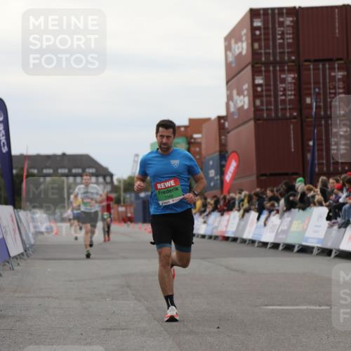 03.10.2025 - Köhlbrandbrückenlauf Yannick Fuchs http://msf.ph/oto/8983980 03.10.2025 15:54:45 Ziel 7068, 7809 meine-sportfotos.de