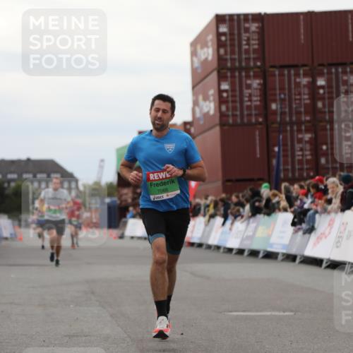 03.10.2025 - Köhlbrandbrückenlauf Yannick Fuchs http://msf.ph/oto/8983985 03.10.2025 15:54:45 Ziel 7068, 7809 meine-sportfotos.de