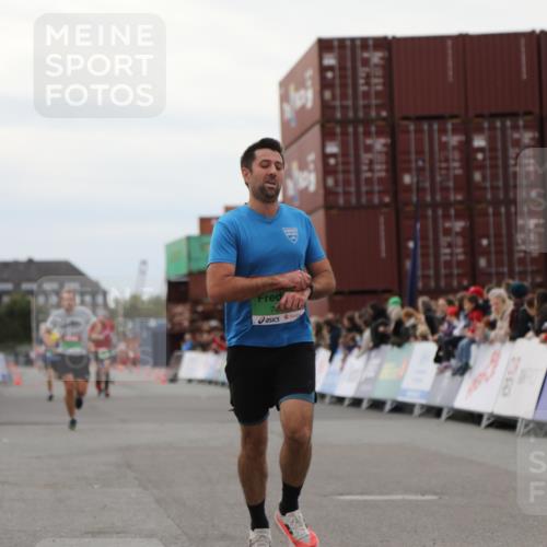 03.10.2025 - Köhlbrandbrückenlauf Yannick Fuchs http://msf.ph/oto/8983989 03.10.2025 15:54:46 Ziel 7068, 7809, 8872 meine-sportfotos.de