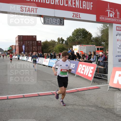 03.10.2025 - Köhlbrandbrückenlauf Yannick Fuchs http://msf.ph/oto/8983990 03.10.2025 16:08:01 Ziel 7085, 7319, 7335, 7494, 8824, 9072, 9543 meine-sportfotos.de