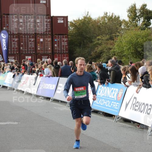 03.10.2025 - Köhlbrandbrückenlauf Yannick Fuchs http://msf.ph/oto/8983995 03.10.2025 16:08:02 Ziel 7085, 7319, 7335, 7494, 8824, 9072, 9543 meine-sportfotos.de