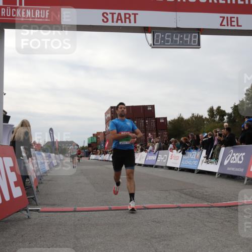 03.10.2025 - Köhlbrandbrückenlauf Yannick Fuchs http://msf.ph/oto/8983997 03.10.2025 15:54:47 Ziel 7068, 7809, 8872, 9481 meine-sportfotos.de