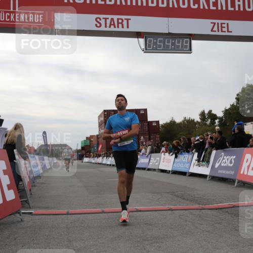 03.10.2025 - Köhlbrandbrückenlauf Yannick Fuchs http://msf.ph/oto/8984001 03.10.2025 15:54:47 Ziel 7068, 7809, 8872, 9481 meine-sportfotos.de