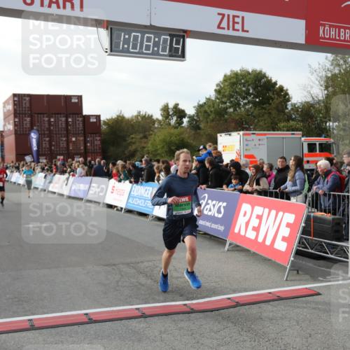 03.10.2025 - Köhlbrandbrückenlauf Yannick Fuchs http://msf.ph/oto/8984002 03.10.2025 16:08:02 Ziel 7085, 7319, 7335, 7494, 8824, 9072, 9543 meine-sportfotos.de