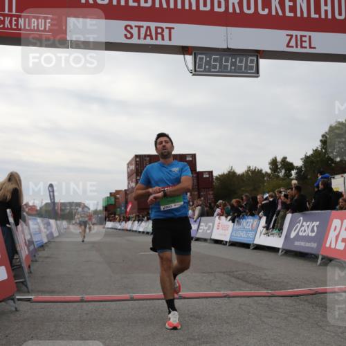 03.10.2025 - Köhlbrandbrückenlauf Yannick Fuchs http://msf.ph/oto/8984003 03.10.2025 15:54:47 Ziel 7068, 7809, 8872, 9481 meine-sportfotos.de