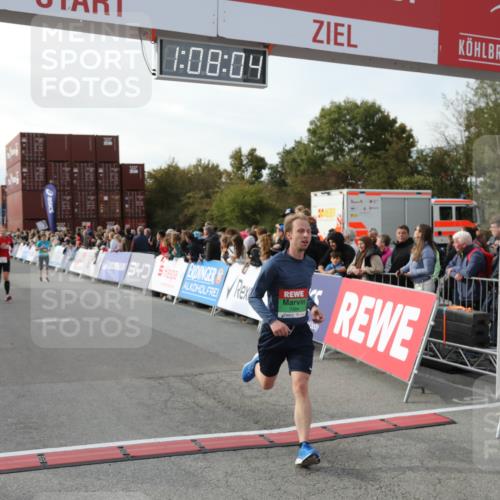 03.10.2025 - Köhlbrandbrückenlauf Yannick Fuchs http://msf.ph/oto/8984004 03.10.2025 16:08:03 Ziel 7319, 7335, 7494, 9072, 9543 meine-sportfotos.de