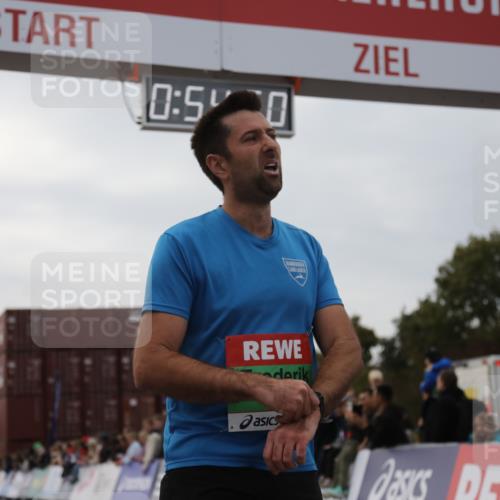 03.10.2025 - Köhlbrandbrückenlauf Yannick Fuchs http://msf.ph/oto/8984010 03.10.2025 15:54:48 Ziel 7068, 7809, 8872, 9481 meine-sportfotos.de