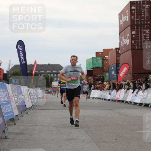 03.10.2025 - Köhlbrandbrückenlauf Yannick Fuchs http://msf.ph/oto/8984014 03.10.2025 15:54:49 Ziel 7068, 7809, 8872, 9481, 9590 meine-sportfotos.de