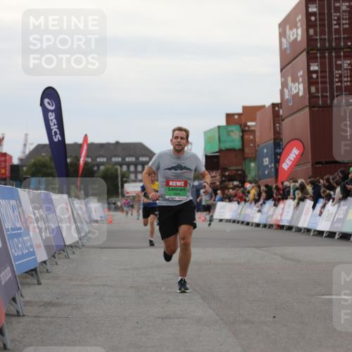 03.10.2025 - Köhlbrandbrückenlauf Yannick Fuchs http://msf.ph/oto/8984015 03.10.2025 15:54:49 Ziel 7068, 7809, 8872, 9481, 9590 meine-sportfotos.de