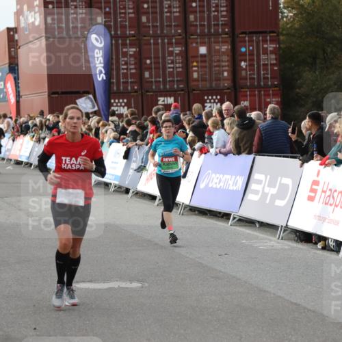 03.10.2025 - Köhlbrandbrückenlauf Yannick Fuchs http://msf.ph/oto/8984016 03.10.2025 16:08:04 Ziel 7319, 7494, 9072, 9543 meine-sportfotos.de
