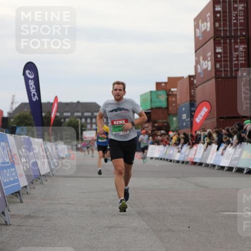 03.10.2025 - Köhlbrandbrückenlauf Yannick Fuchs http://msf.ph/oto/8984017 03.10.2025 15:54:49 Ziel 7068, 7809, 8872, 9481, 9590 meine-sportfotos.de