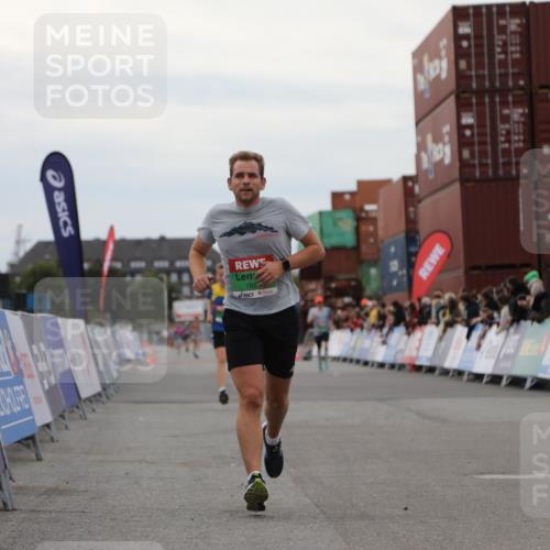 03.10.2025 - Köhlbrandbrückenlauf Yannick Fuchs http://msf.ph/oto/8984023 03.10.2025 15:54:50 Ziel 7068, 7809, 8872, 9481, 9590 meine-sportfotos.de
