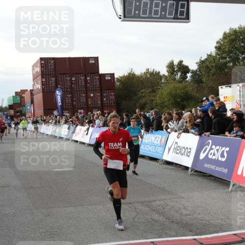 03.10.2025 - Köhlbrandbrückenlauf Yannick Fuchs http://msf.ph/oto/8984024 03.10.2025 16:08:06 Ziel 7019, 7310, 7311, 7319, 7494, 7506, 8265, 9072 meine-sportfotos.de