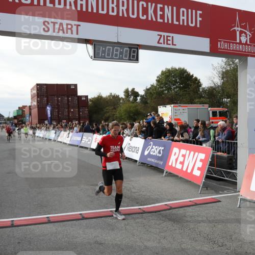 03.10.2025 - Köhlbrandbrückenlauf Yannick Fuchs http://msf.ph/oto/8984028 03.10.2025 16:08:06 Ziel 7019, 7310, 7311, 7319, 7494, 7506, 8265, 9072 meine-sportfotos.de