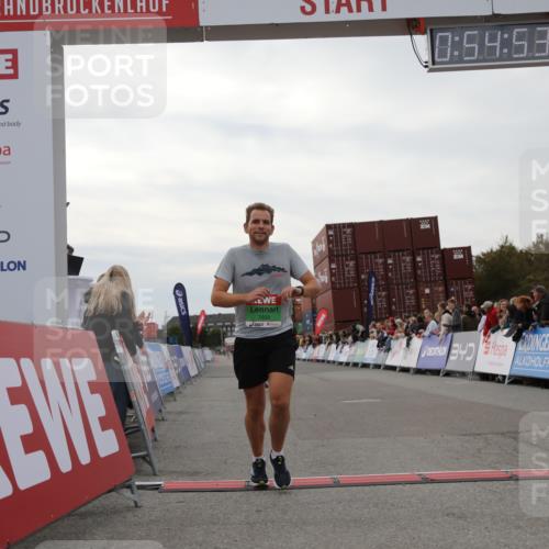 03.10.2025 - Köhlbrandbrückenlauf Yannick Fuchs http://msf.ph/oto/8984034 03.10.2025 15:54:52 Ziel 7809, 8872, 9481, 9590 meine-sportfotos.de