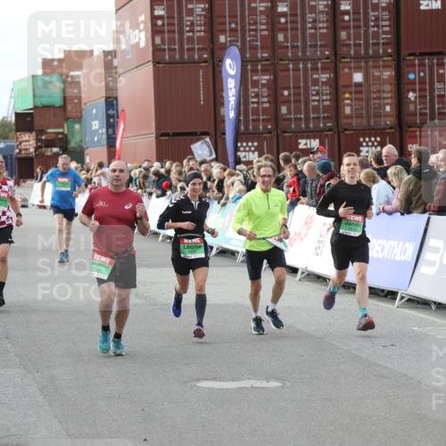 03.10.2025 - Köhlbrandbrückenlauf Yannick Fuchs http://msf.ph/oto/8984046 03.10.2025 16:08:11 Ziel 7019, 7285, 7310, 7311, 7319, 7449, 7506, 8265 meine-sportfotos.de
