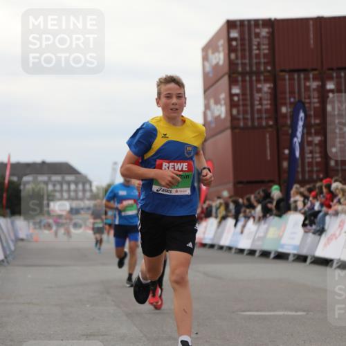 03.10.2025 - Köhlbrandbrückenlauf Yannick Fuchs http://msf.ph/oto/8984048 03.10.2025 15:54:54 Ziel 7010, 7597, 7809, 8872, 9481, 9590 meine-sportfotos.de