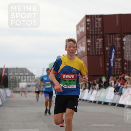 03.10.2025 - Köhlbrandbrückenlauf Yannick Fuchs http://msf.ph/oto/8984050 03.10.2025 15:54:54 Ziel 7010, 7597, 7809, 8872, 9481, 9590 meine-sportfotos.de
