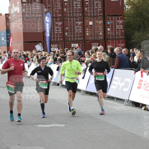 03.10.2025 - Köhlbrandbrückenlauf Yannick Fuchs http://msf.ph/oto/8984051 03.10.2025 16:08:11 Ziel 7019, 7285, 7310, 7311, 7319, 7449, 7506, 8265 meine-sportfotos.de