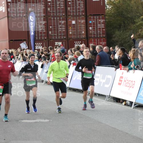 03.10.2025 - Köhlbrandbrückenlauf Yannick Fuchs http://msf.ph/oto/8984052 03.10.2025 16:08:11 Ziel 7019, 7285, 7310, 7311, 7319, 7449, 7506, 8265 meine-sportfotos.de