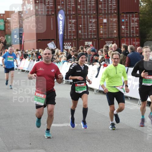 03.10.2025 - Köhlbrandbrückenlauf Yannick Fuchs http://msf.ph/oto/8984057 03.10.2025 16:08:12 Ziel 7019, 7285, 7310, 7311, 7449, 7506, 8265 meine-sportfotos.de