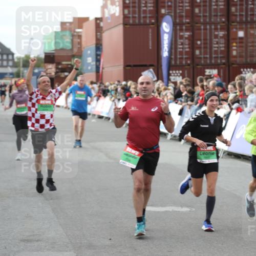03.10.2025 - Köhlbrandbrückenlauf Yannick Fuchs http://msf.ph/oto/8984059 03.10.2025 16:08:12 Ziel 7019, 7285, 7310, 7311, 7449, 7506, 8265 meine-sportfotos.de