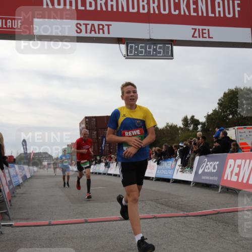 03.10.2025 - Köhlbrandbrückenlauf Yannick Fuchs http://msf.ph/oto/8984062 03.10.2025 15:54:55 Ziel 7010, 7597, 7809, 8872, 9481, 9590, 9594 meine-sportfotos.de