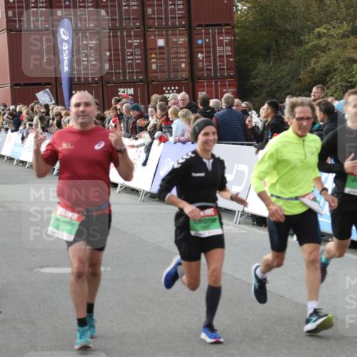 03.10.2025 - Köhlbrandbrückenlauf Yannick Fuchs http://msf.ph/oto/8984065 03.10.2025 16:08:13 Ziel 7019, 7285, 7310, 7311, 7449, 7506, 8265 meine-sportfotos.de