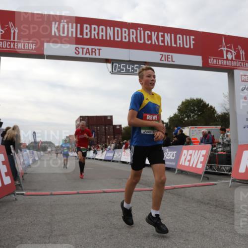 03.10.2025 - Köhlbrandbrückenlauf Yannick Fuchs http://msf.ph/oto/8984066 03.10.2025 15:54:55 Ziel 7010, 7597, 7809, 8872, 9481, 9590, 9594 meine-sportfotos.de