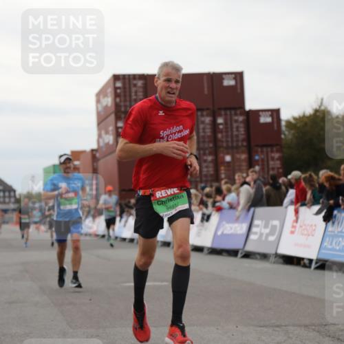 03.10.2025 - Köhlbrandbrückenlauf Yannick Fuchs http://msf.ph/oto/8984068 03.10.2025 15:54:56 Ziel 7010, 7597, 8872, 9481, 9590, 9594 meine-sportfotos.de