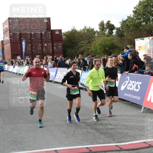 03.10.2025 - Köhlbrandbrückenlauf Yannick Fuchs http://msf.ph/oto/8984069 03.10.2025 16:08:13 Ziel 7019, 7285, 7310, 7311, 7449, 7506, 8265 meine-sportfotos.de