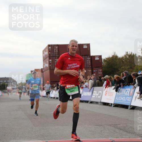 03.10.2025 - Köhlbrandbrückenlauf Yannick Fuchs http://msf.ph/oto/8984070 03.10.2025 15:54:56 Ziel 7010, 7597, 8872, 9481, 9590, 9594 meine-sportfotos.de