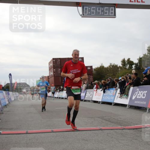 03.10.2025 - Köhlbrandbrückenlauf Yannick Fuchs http://msf.ph/oto/8984071 03.10.2025 15:54:56 Ziel 7010, 7597, 8872, 9481, 9590, 9594 meine-sportfotos.de