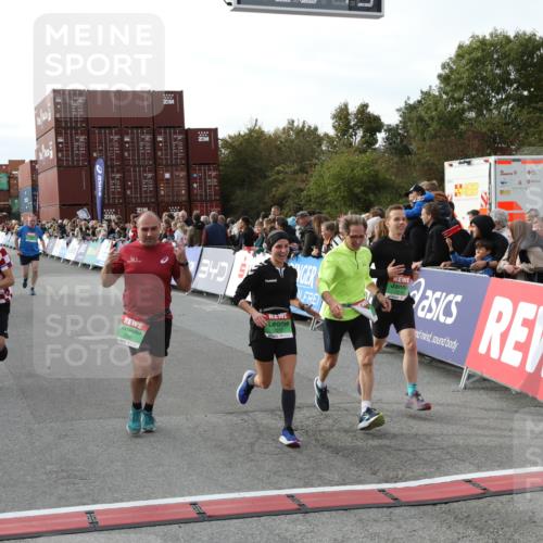 03.10.2025 - Köhlbrandbrückenlauf Yannick Fuchs http://msf.ph/oto/8984072 03.10.2025 16:08:13 Ziel 7019, 7285, 7310, 7311, 7449, 7506, 8265 meine-sportfotos.de