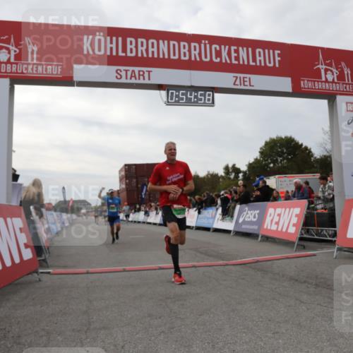 03.10.2025 - Köhlbrandbrückenlauf Yannick Fuchs http://msf.ph/oto/8984073 03.10.2025 15:54:56 Ziel 7010, 7597, 8872, 9481, 9590, 9594 meine-sportfotos.de